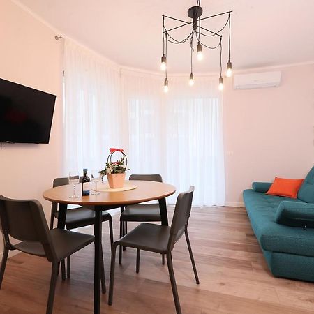 Julia'S Apartment Орадеа Екстериор снимка