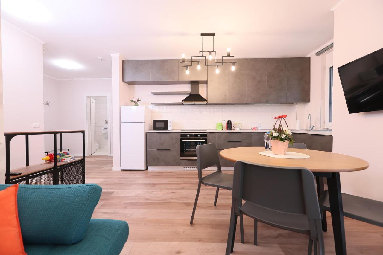 Julia'S Apartment Орадеа Екстериор снимка