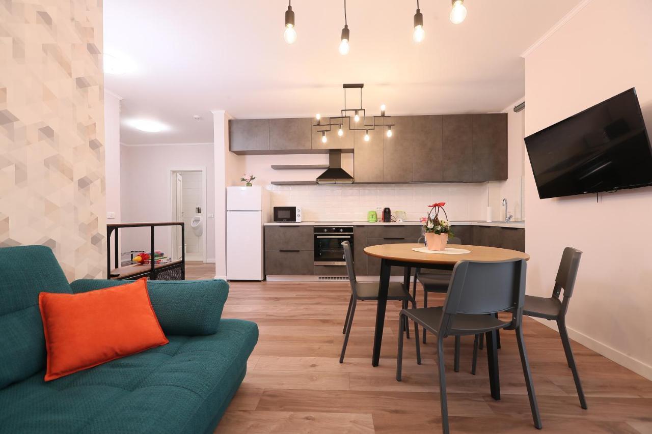 Julia'S Apartment Орадеа Екстериор снимка
