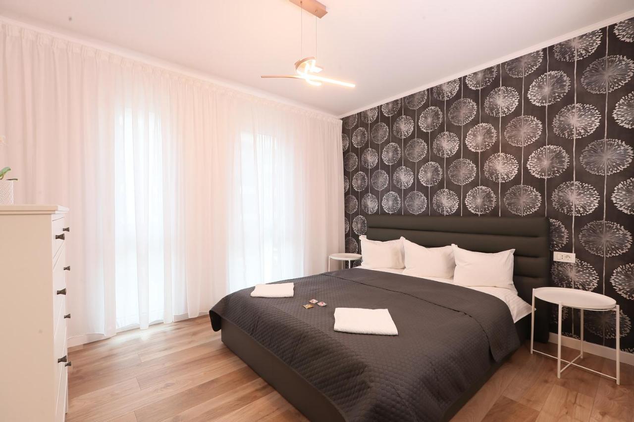 Julia'S Apartment Орадеа Екстериор снимка