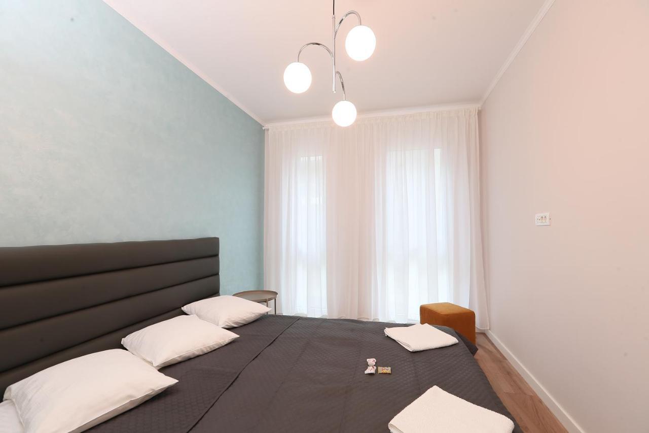 Julia'S Apartment Орадеа Екстериор снимка