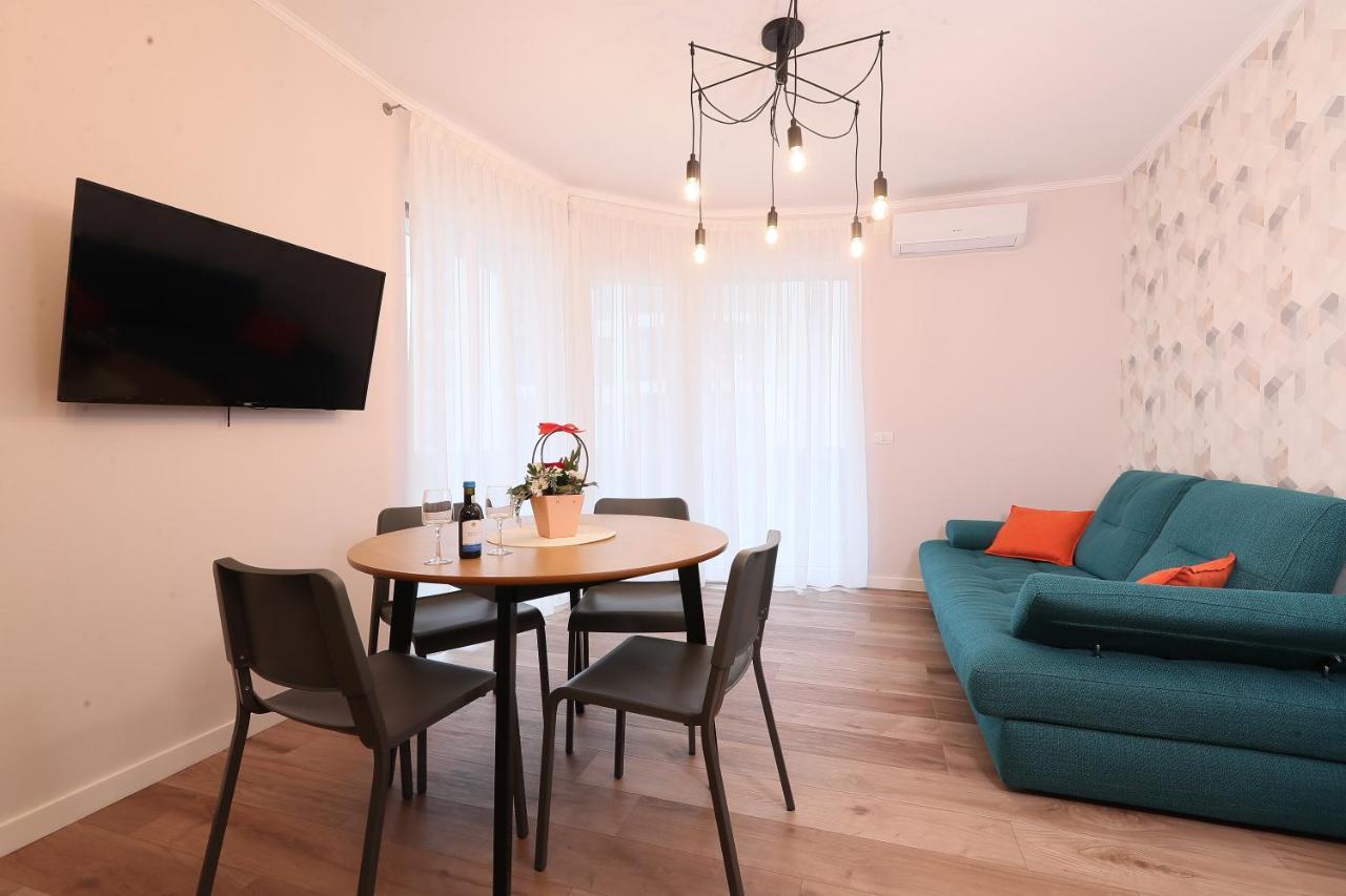Julia'S Apartment Орадеа Екстериор снимка